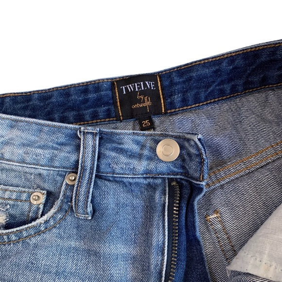 TWELVE HIGH-RISE DESTROYED JEAN SHORTS - Picture 7 of 8